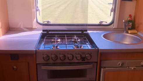 Tony – Your ultimate adventure awaits in our cosy 5-berth motorhome!