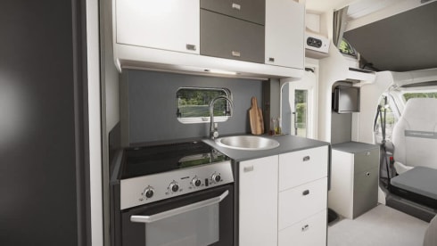BZT – 2024 Swift Voyager 485 - 5 Berth Rear Fixed Bed