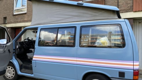 🌞🚐 On the road with a 4p Volkswagen T4