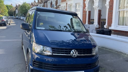 LWB Automatic VW Transporter – Beautiful Blue Transporter. Automatic, Long Wheel Base. Central London 