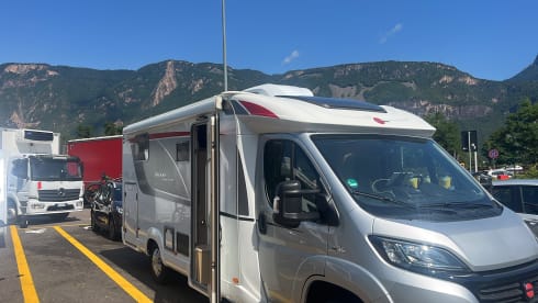 Nexxio 700 queensbed  – Bürstner a 2 posti semi-integrato dal 2016