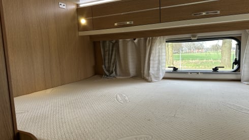 Riviera Garage – Beautiful Ford Riviera for 6 persons with XXL garage