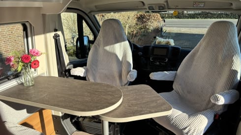 Gigi – 4p Buscamper 6 meters. Very complete and super cozy.