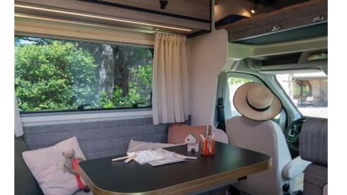 Familie camper – 6p Ford alcove uit 2026