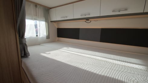 Sunlight T65 – Très beau camping-car Sunlight spacieux pour 4 personnes de 2023, beaucoup d'espace de rangement.