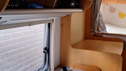 6p Hymer Alkovenmöbel aus dem Jahr 2005