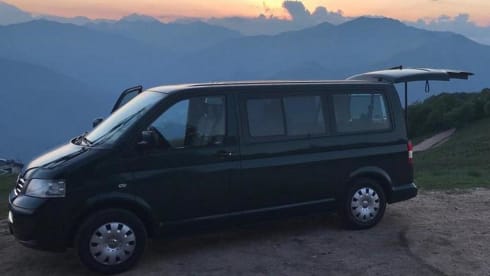 Caravelle – Volkswagen Van Sharing T5 Caravelle - 9 travel seats / 4 berths