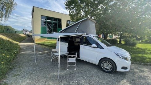 ROADSTORE 53230 – Mercedes Marco-Polo V250 190CV 4MATIC fitted van rental 4 beds