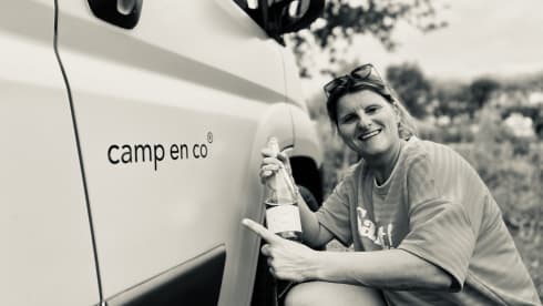 Camp en jo – 4p Peugeot bus uit 2025