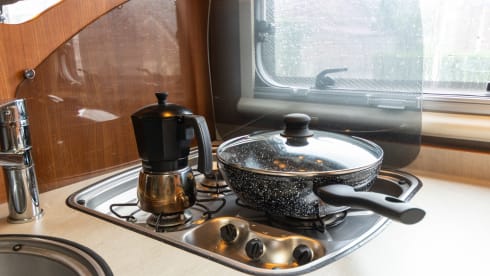 Spacious 6-person family camper