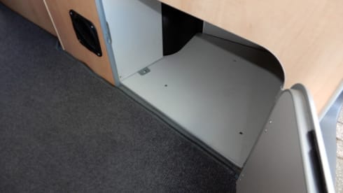 Sjaan – Auf Abenteuer mit dem komfortablen und umfangreichen Ford Nugget für 4 Personen!