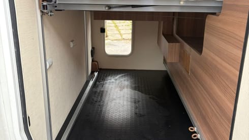 Rami – Ford camper met 5 slaapplaatsen uit 2015