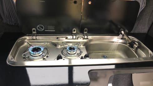 Reddy – VW Transporter MANUAL Pop Top 4 Berth