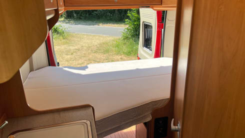 Nice bus camper, with lifting roof.