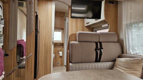 Flash – Chausson Flash 10 with electronic drop down bed