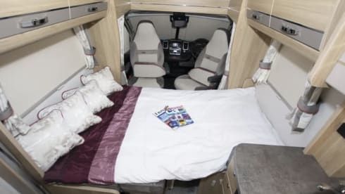 Cezar&Cleo – Eldis Majestic 185 , 4 Berth and 4 belt