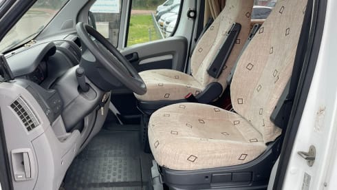 Rolling! – Wonderful, compact and spacious camper for 2-4 people