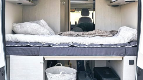Tourne 6.4 – New Bus Camper for Rent Peugeot Boxer