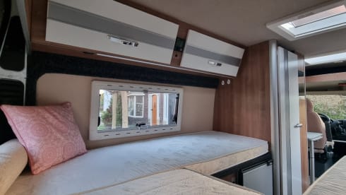 Jodokus – 2p Peugeot bus uit 2012