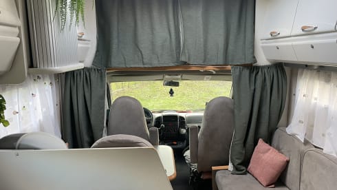 Ons huisje – Off-grid 5P alkoof Adria met Maxxfan