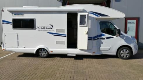 B-type – Luxury motorhome, semi-integrated with length beds