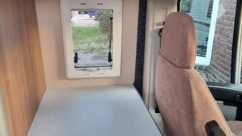 Jodokus – 2p Peugeot bus uit 2012
