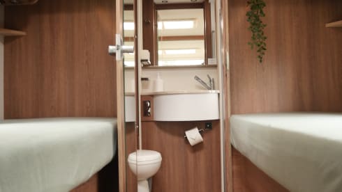 Enjoy our luxurious Dethleffs Trend '18, low length beds, delivery service