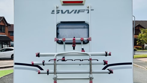 Swiftie  – Swift Escape 696