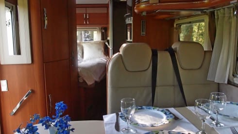 With this sporty camper the journey is the goal.