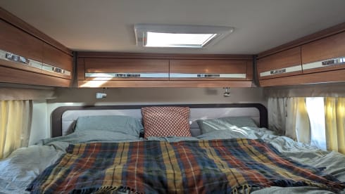 Very comfortable 3 p offgrid camper Eura Mobil