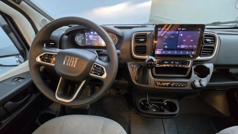 Freedom and enjoyment with our compact Malibu Buscamper (160 HP automatic)