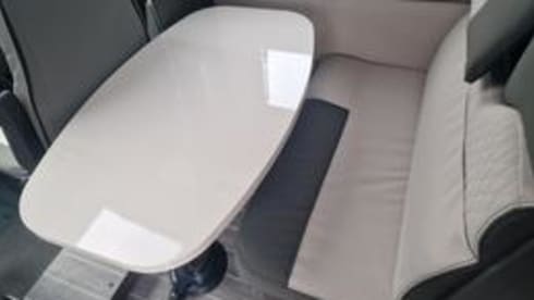 Holly – 2025 Roller Team Zener 696- 5 berth 