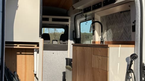 Omgebouwde (2025) offgrid bus