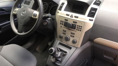 Opel Zafira – Camping pour deux personnes