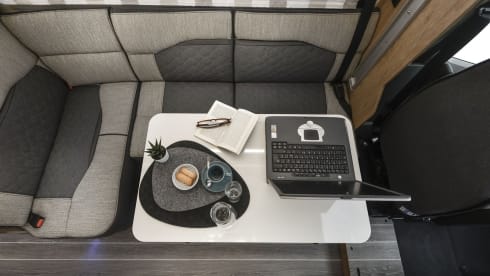 Dexter – Luxury 4-6 Berth Roller Team Auto-Roller 707 Manual - Fully Insured