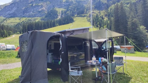 Aloha – Fully equipped 4-person campervan 