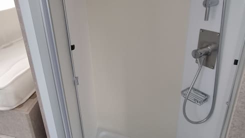 FORD Mc Louis Avantgarde – 5p McLouis semi-integrated from 2024