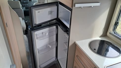 C28 – Zeer luxe 6 pers. Ahorn ,stapelbed, 2x Airco