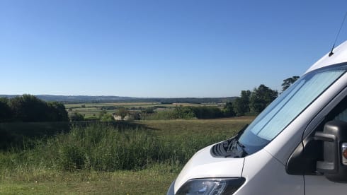 Vrijheid op wielen – Fully equipped camper with solar panel