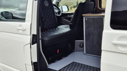 ‘Fozzy’ – 4 berth 2019 Volkswagen Campervan