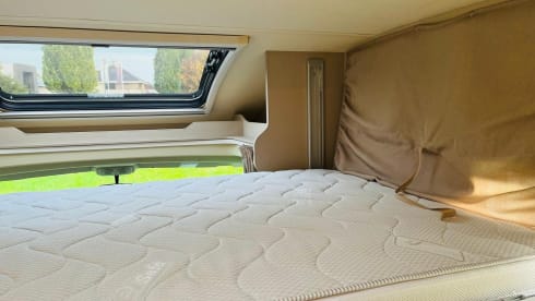 Koosje – Luxury Camper (5 persons) Lengthwise and lifting bed L-seat
