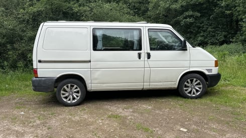 2p Volkswagen bus from 2002