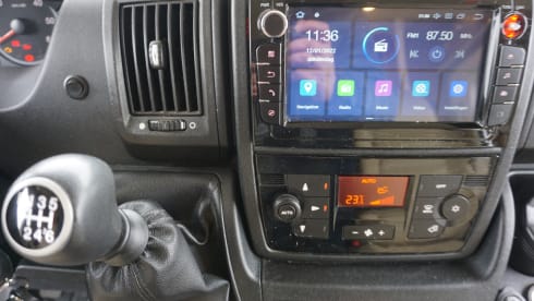 Kap – 4 person Hymer integrated with length beds!