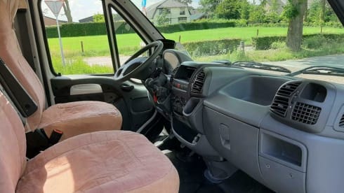 Camper 5 – Camper 5 - Fiat Ducato - The ideal family Camper with 2 Bunk beds.