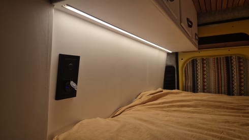 De Gele Rakker – Peugeot-Bus mit 2 Sitzen aus dem Jahr 2015