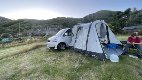 Joshua – 2 berth Volkswagen bus from 2006