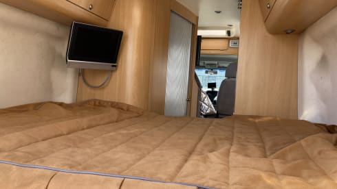 Adria twin – Tough modern bus camper