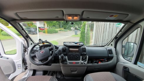 Isriya Camper verhuur door Takky – 2p Pössl bus from 2008