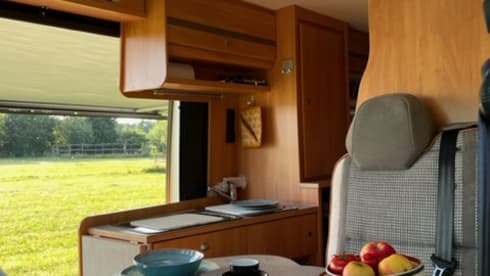 Gouden koets – An almost new Possl 2Win Plus camper from 2020, Euro6 and 141 hp