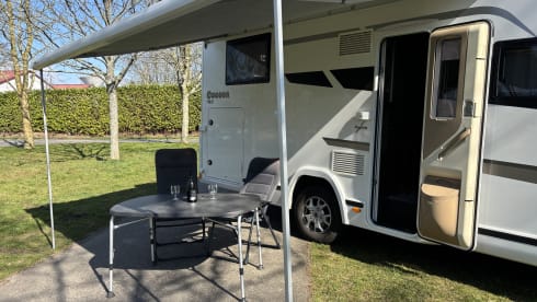 Full option 5 person Benimar automatic